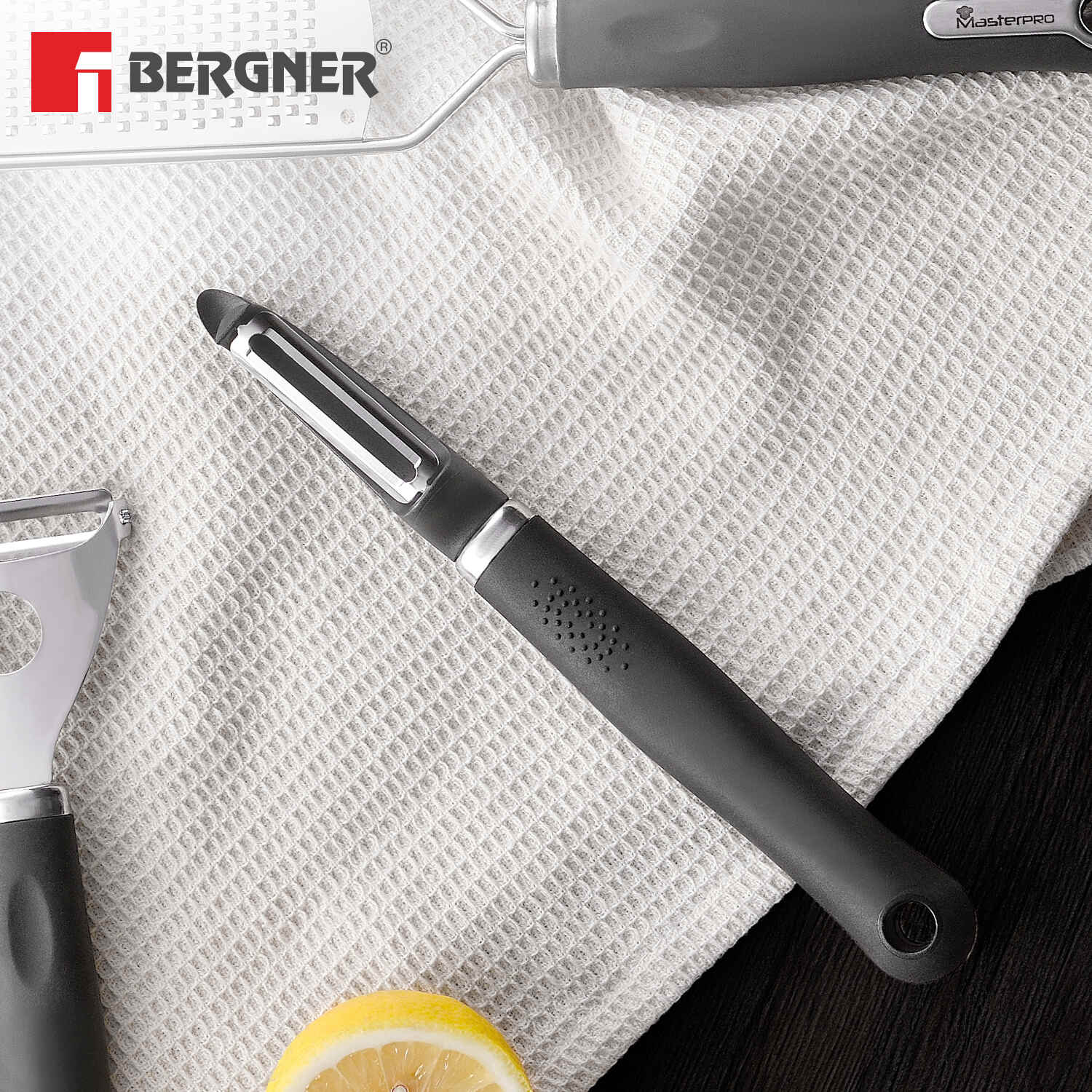 Master Pro Stainless Steel Vegetable and Potato Peeler 20.5cm, Durable, For Salad Preparation, Dishwasher Safe